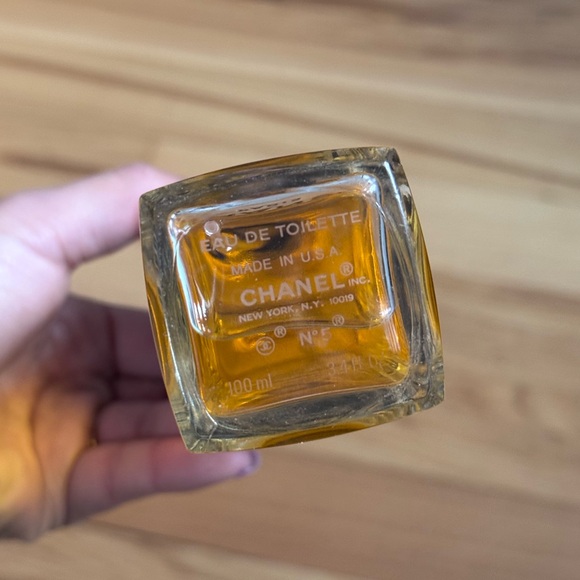 Chanel N°5 Eau De Toilette Spray perfume 100ml. 3.4 Fl.OZ. - Picture 4 of 6